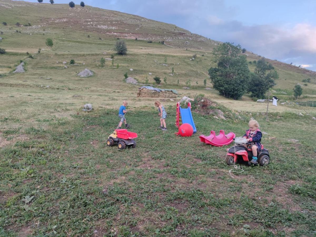 Na Krovu Svijeta Gornji Lukomir Екстериор снимка